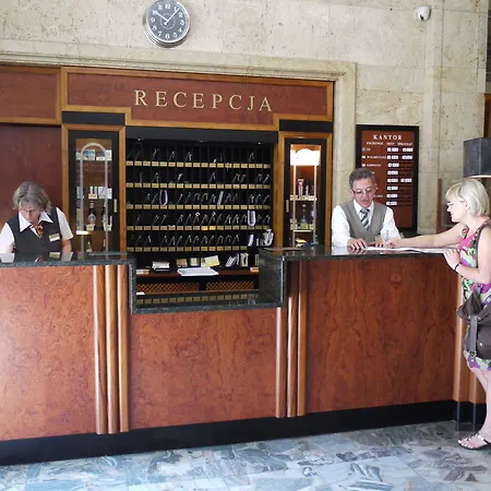 호텔 Hotel Rzymski